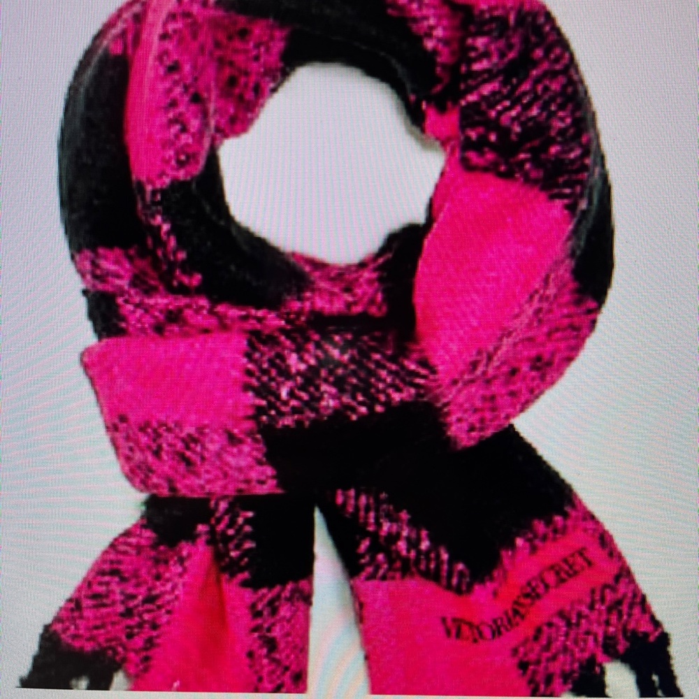 NWT Victoria Secret Plush Buffalo Check Scarf